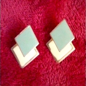 Vintage pierced earrings in very good condition
